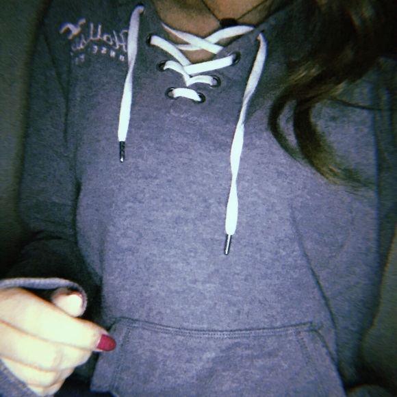 Super cute hollister sweat shirt - Picture 2 of 2